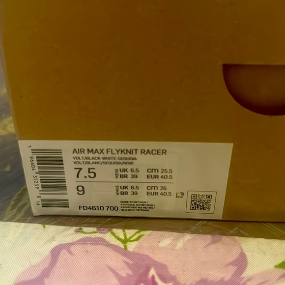 NIB sz 7.5 mens 9 woman Airmax Flyknit racer , authentic!!! Extreme comfort!! - Picture 2 of 4